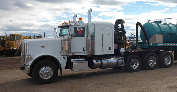 2015 Peterbilt 389 sleeper truck tractor sold at Ritchie Bros. auction 2015 Peterbilt 389 sleeper truck tractor sold at Ritchie Bros. auction